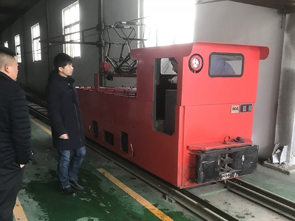 架線式電機車 